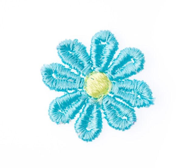 Вышитая цветочная аппликация